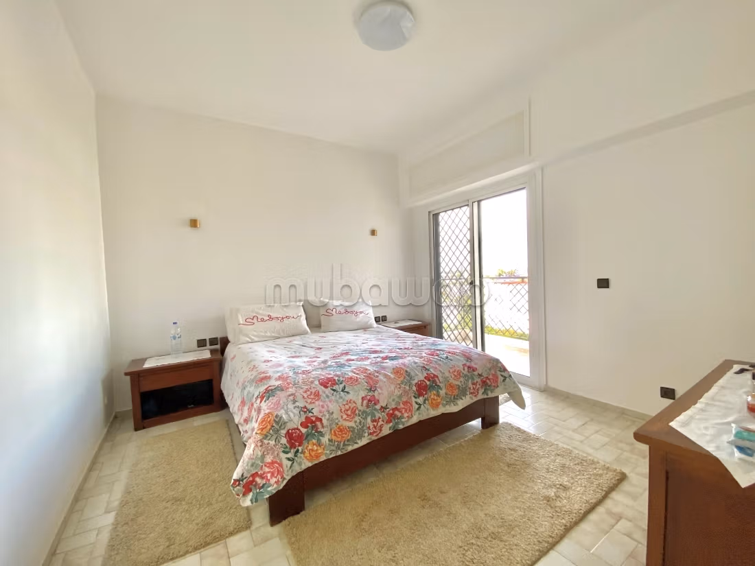 Bel appartement à vendre à hay riad. Surface de 155 m². Grande terrasse