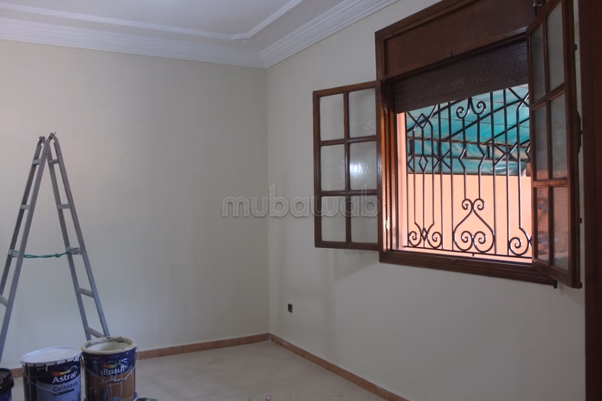 فيلا للإيجار تحتوي على أربع غرف