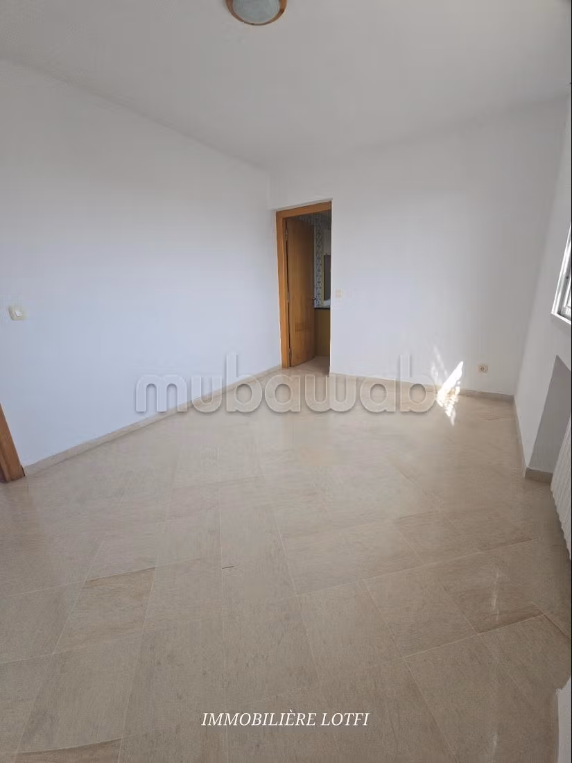 Somptueuse villa à louer à La Marsa. Surface de 355 m². Terrasse et jardin