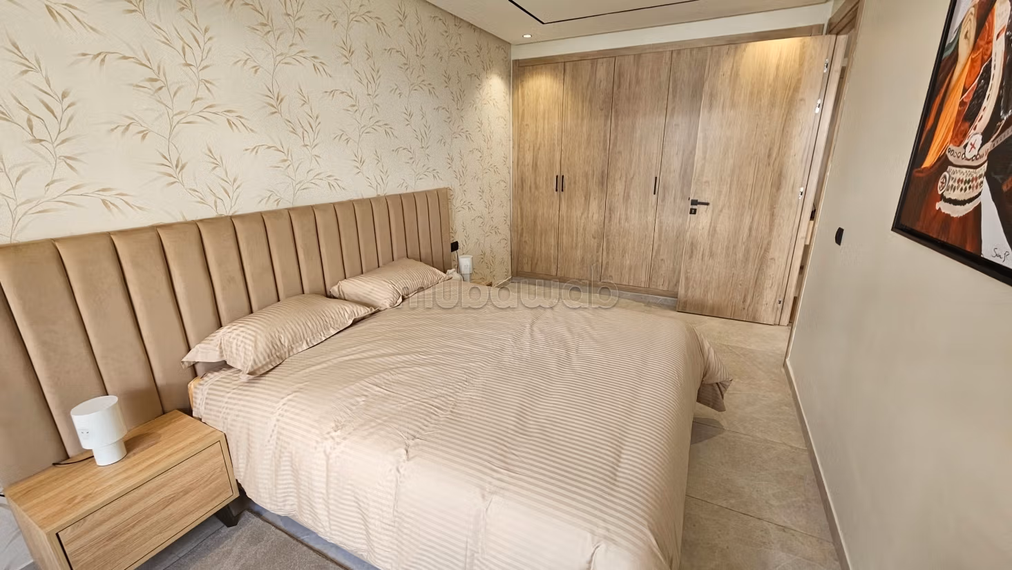 Nuovo studio arredato con terrazza