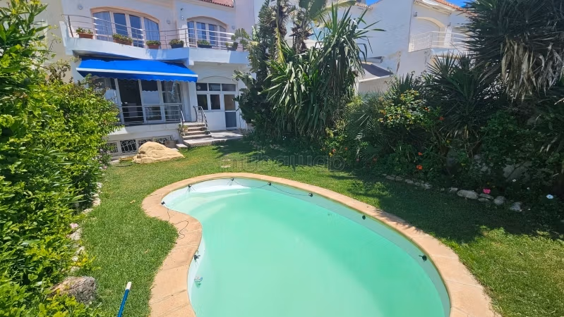 Superbe villa meublée avec piscine en front de mer