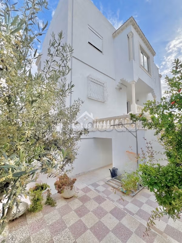 A Vendre Villa à Ennasr 1