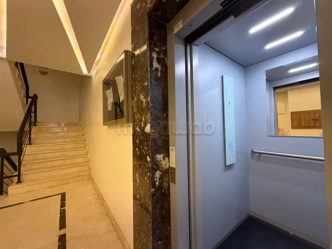 Appartement en vente à Guéliz. Surface totale 79 m². Bien meublé