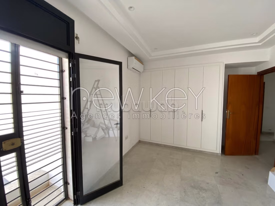 Villa S5 con Giardino da Affittare a Ain Zaghouan Sud