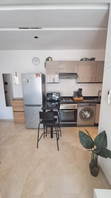 Gestoffeerde Studio Te Huur in Burger Maarif Boulevard Ghandi