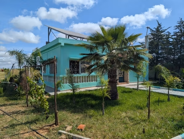 Ferme titrée avec Maison tifelt 1,4 hectare