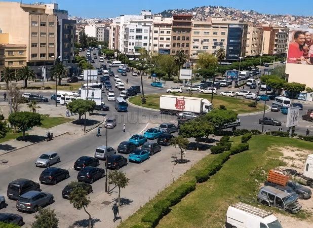 Casa en venta en Al Amal. Superficie 798 m². Plazas de parking y terraza
