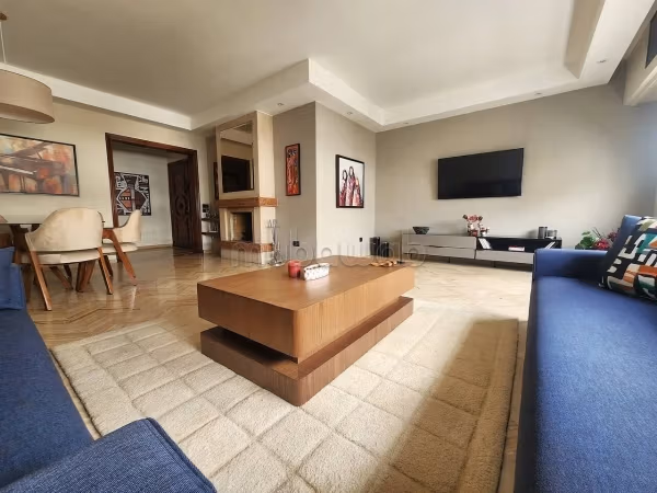 Location d'un appartement à Racine. 3 pièces confortables. Résidence avec concierge, climatisation générale