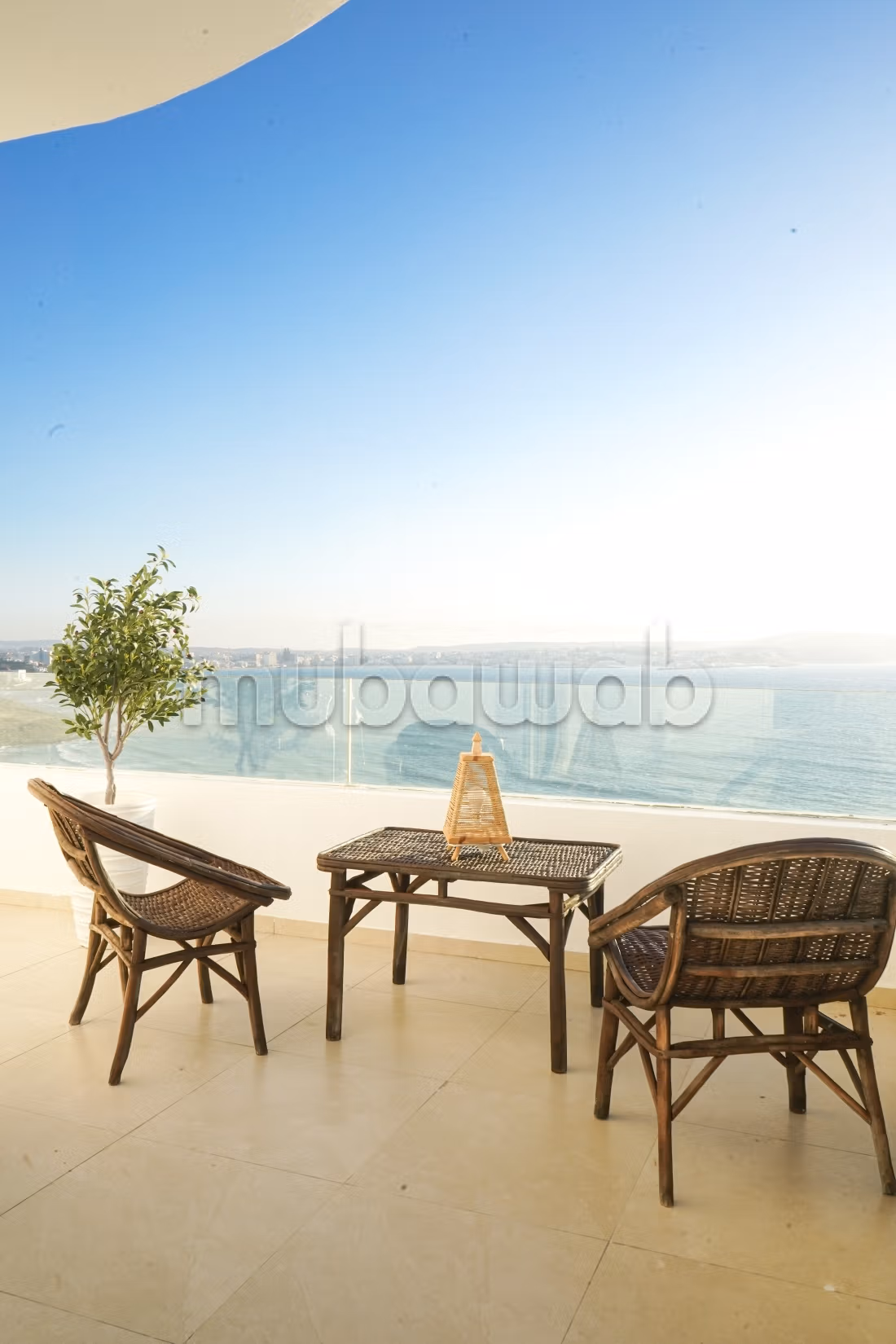 Location d'un appartement à Malabata. 3 belles chambres. Vue sur mer et porte blindée