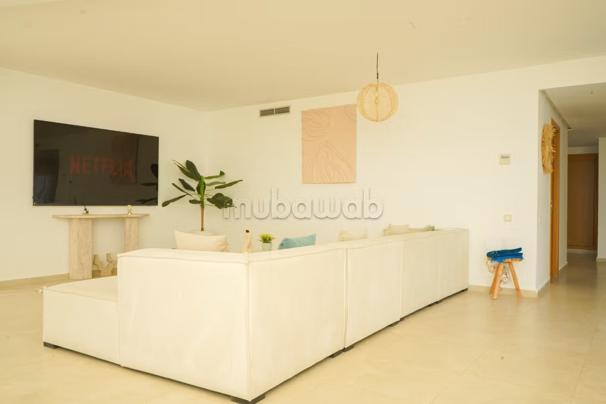 Location d'un appartement à Malabata. 3 belles chambres. Vue sur mer et porte blindée