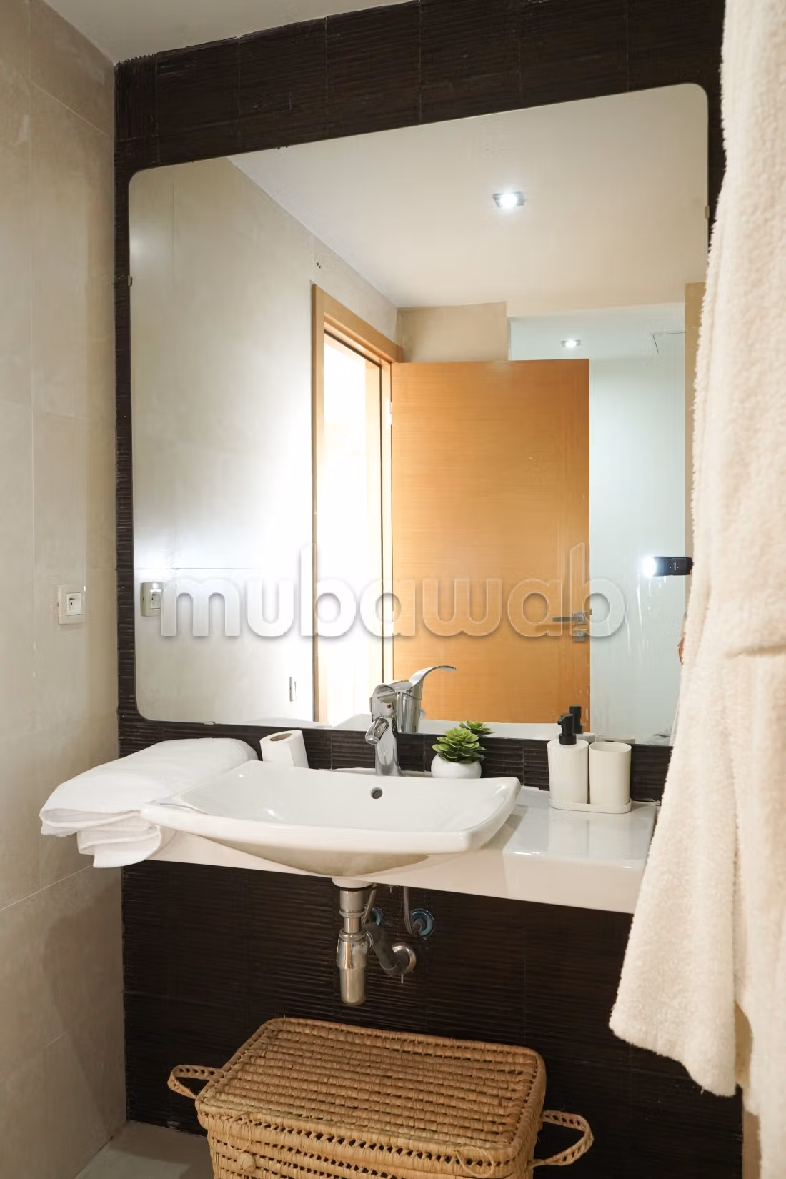 Location d'un appartement à Malabata. 3 belles chambres. Vue sur mer et porte blindée