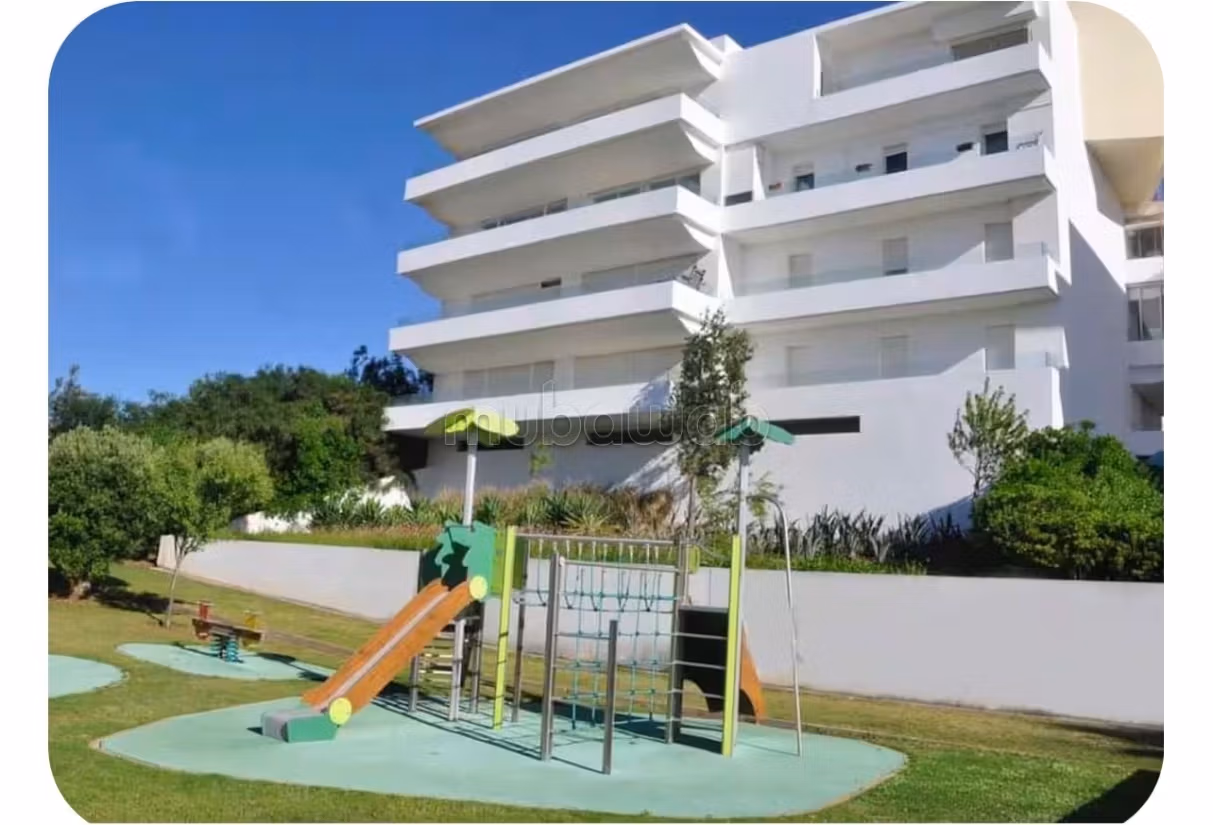 Location d'un appartement à Malabata. 3 belles chambres. Vue sur mer et porte blindée