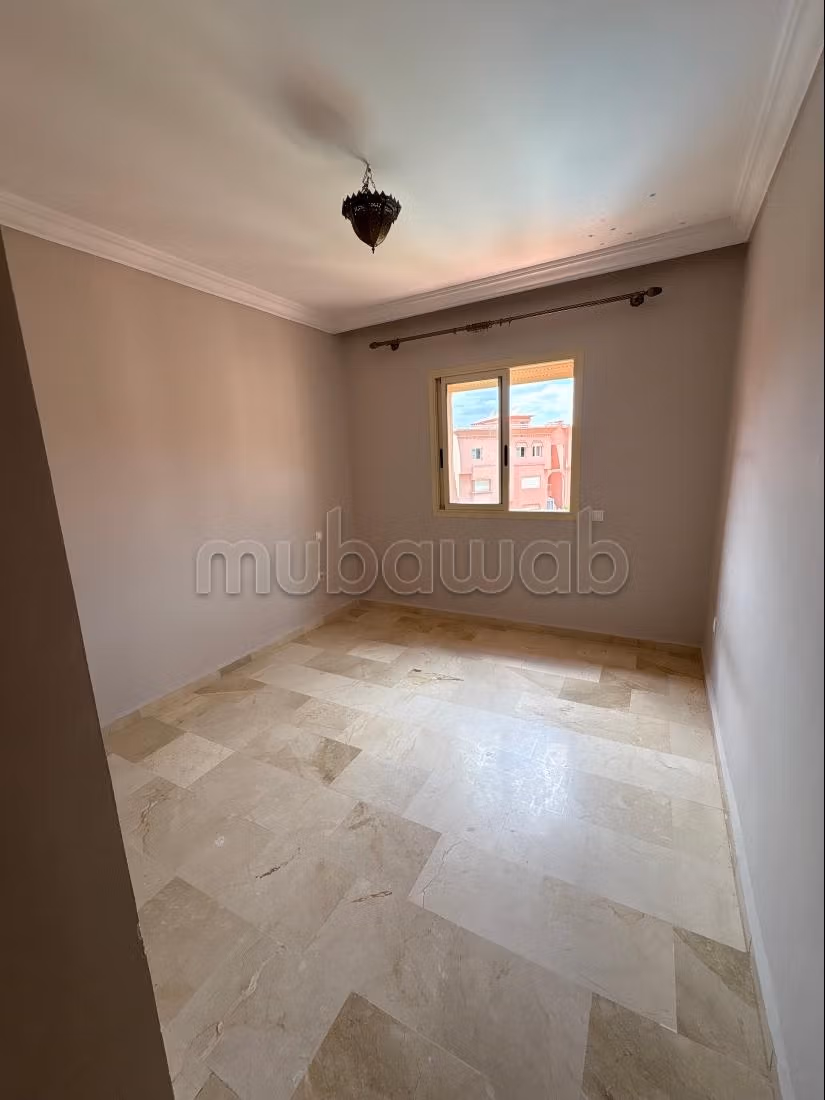 Affitta il tuo appartamento a Amerchich. Superficie di 90 m². Dotato di camino e climatizzatore