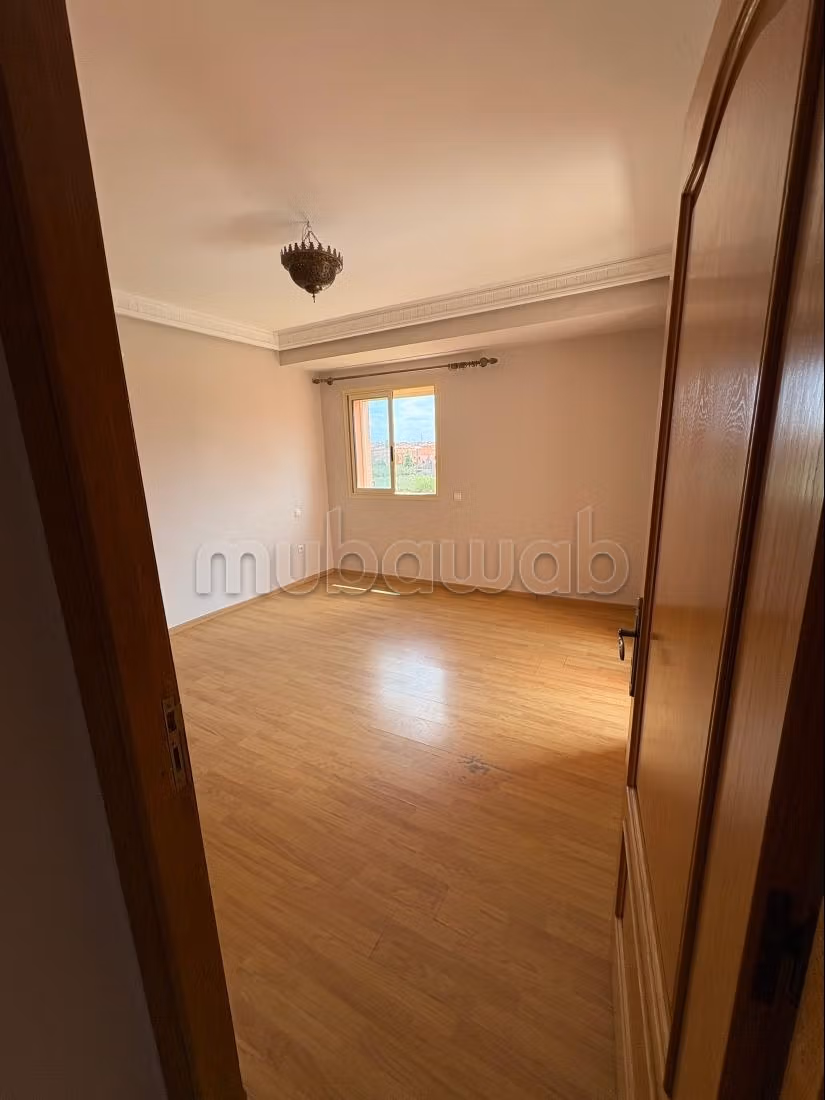 Affitta il tuo appartamento a Amerchich. Superficie di 90 m². Dotato di camino e climatizzatore