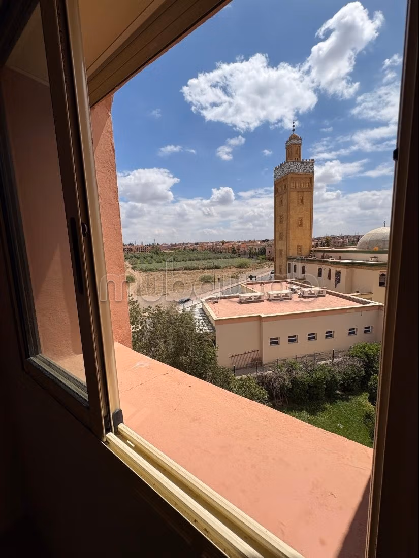 Affitta il tuo appartamento a Amerchich. Superficie di 90 m². Dotato di camino e climatizzatore