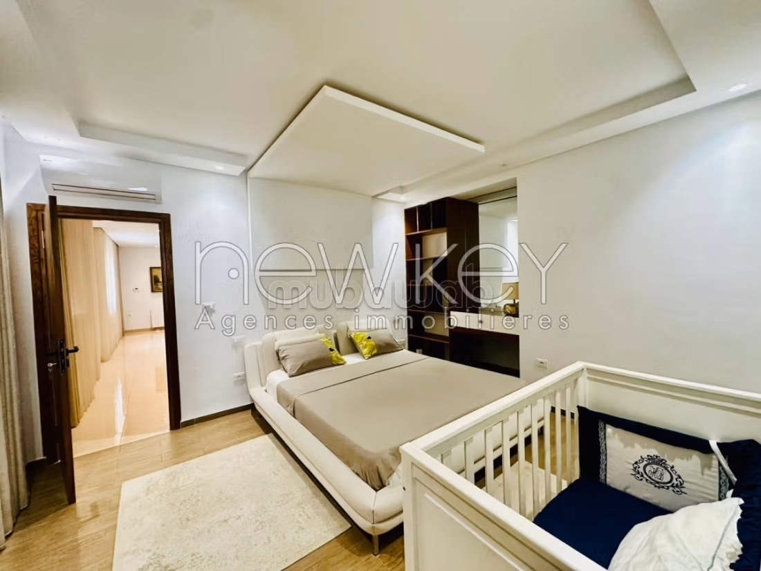 High standing villa with garden for rent