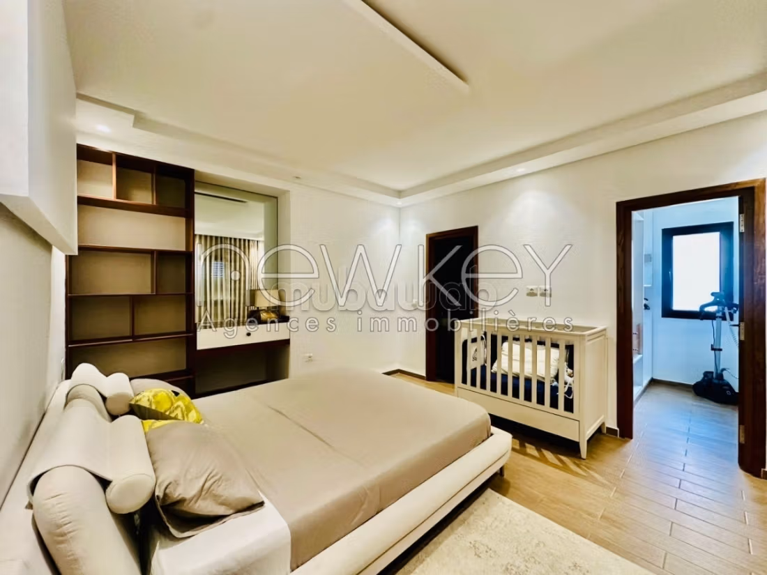 High standing villa with garden for rent