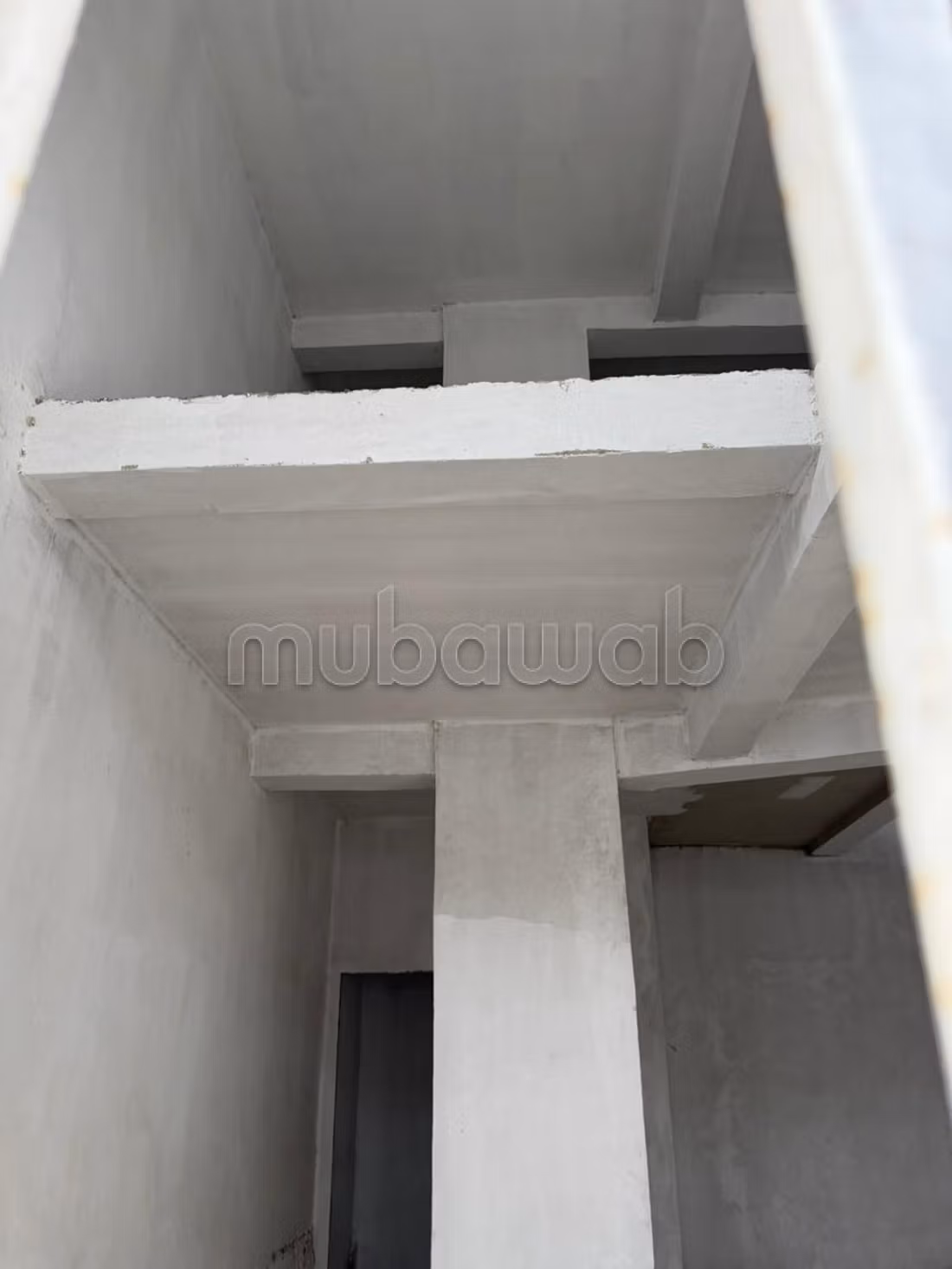 Tienda comercial en venta con escaparates