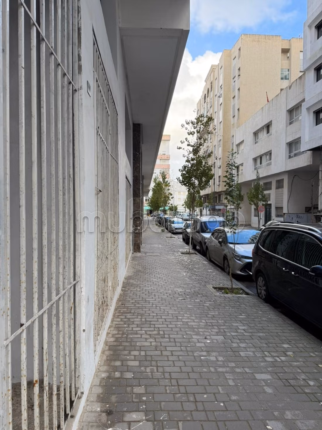 Tienda comercial en venta con escaparates