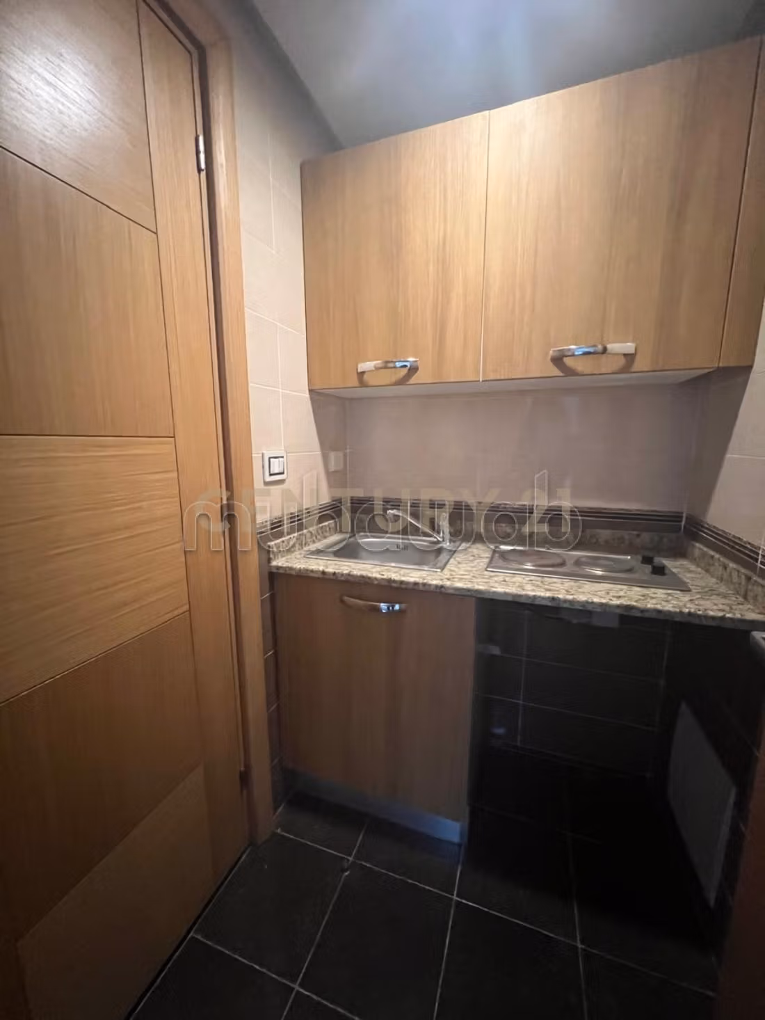 A vendre un bureau h2 aux berges du lac 2