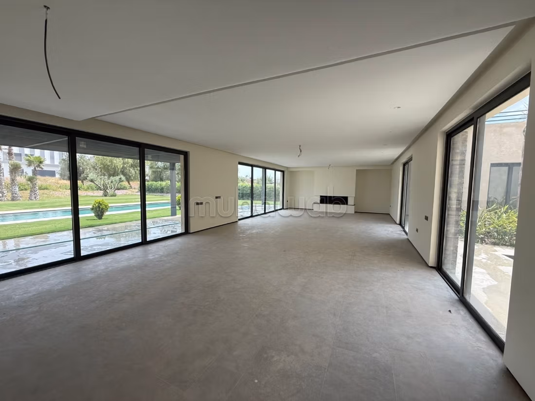 High standing villa for long-term rental