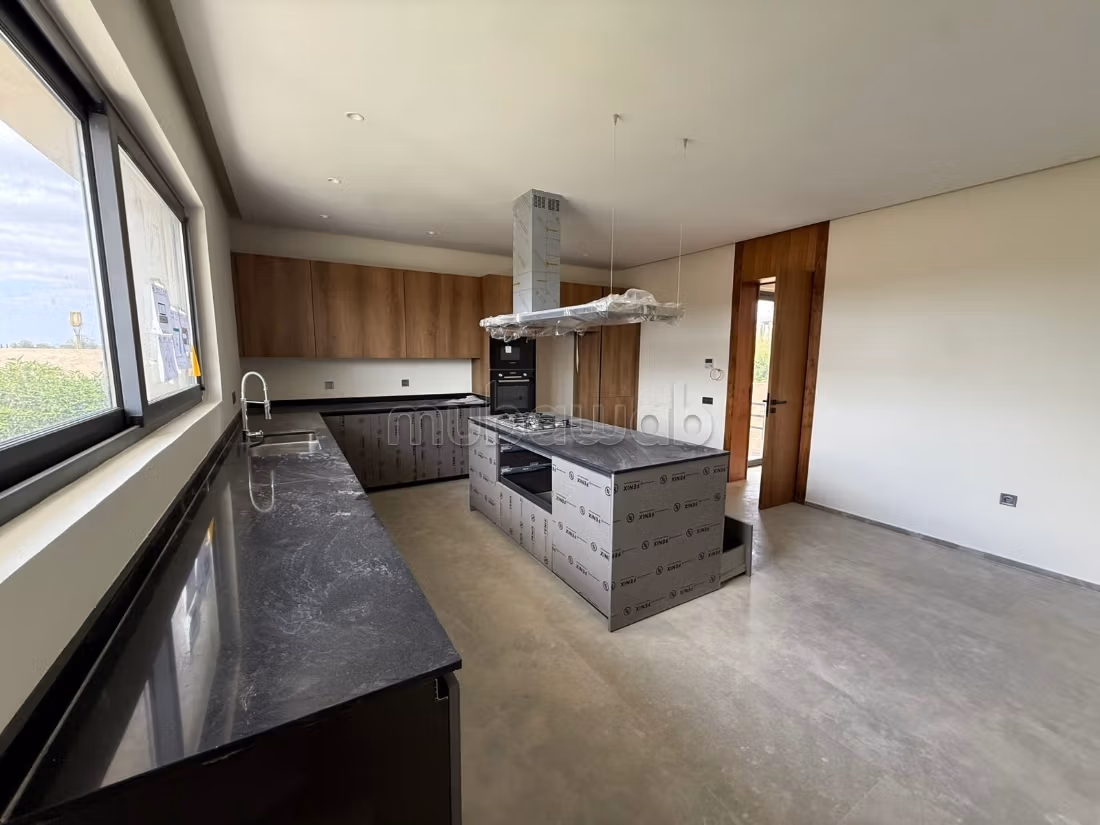 High standing villa for long-term rental