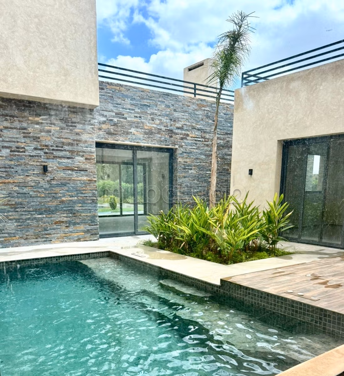 High standing villa for long-term rental