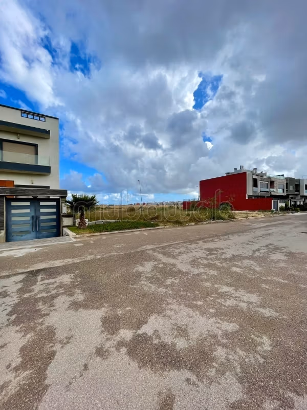 Zeldzaam terrein te koop in Nassim villa zone