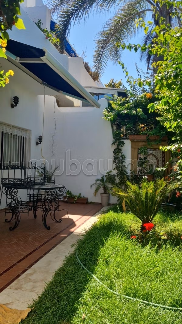 Posizione villa di lusso vuota a Harhoura. 5 grandi stanze. Vuoto