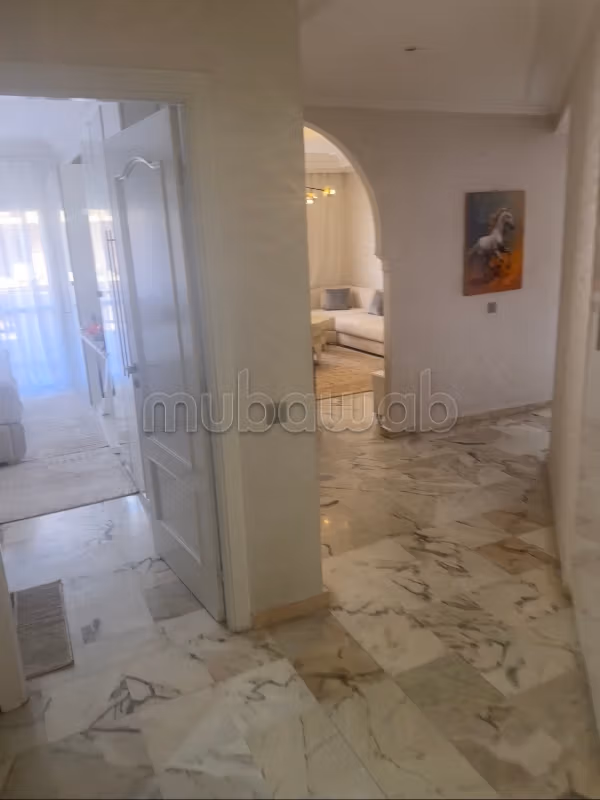 Très bel appartement 2 ch en location longue durée, uniquement pas de sous Location âpres ancien hôpital militaire, 2 chambres. Bien meublé