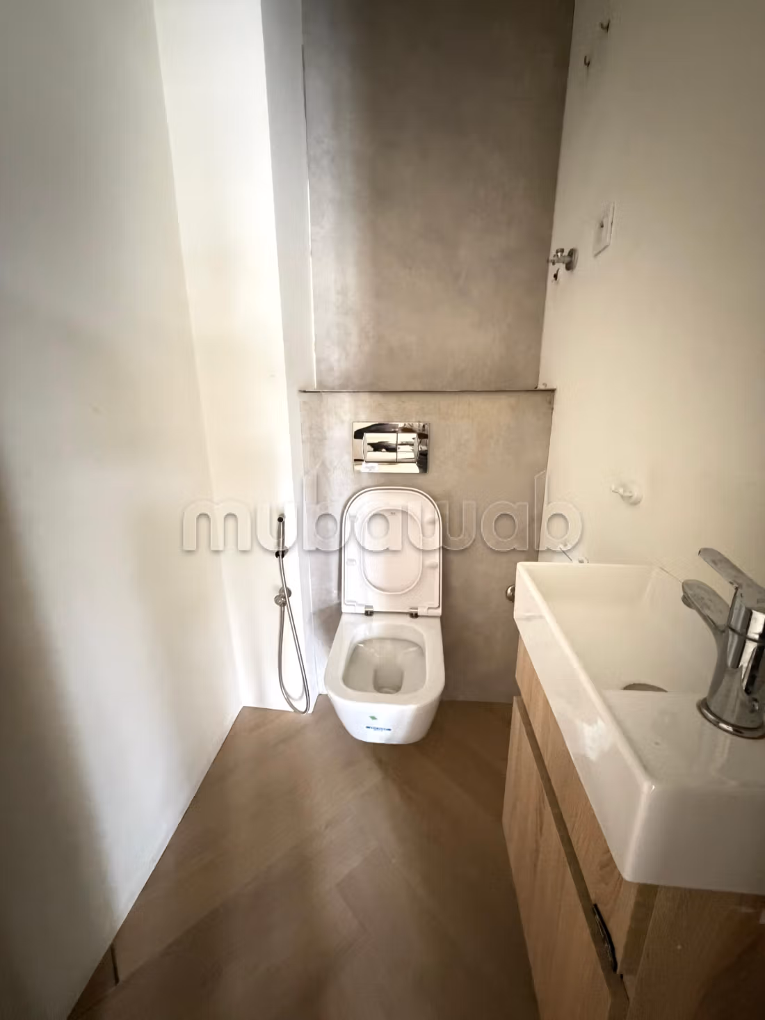 Ufficio in affitto a Californie. Superficie totale 60 m². Ascensore e posto auto