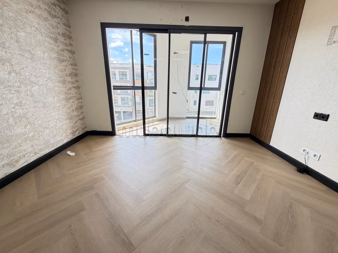 Ufficio in affitto a Californie. Superficie totale 60 m². Ascensore e posto auto