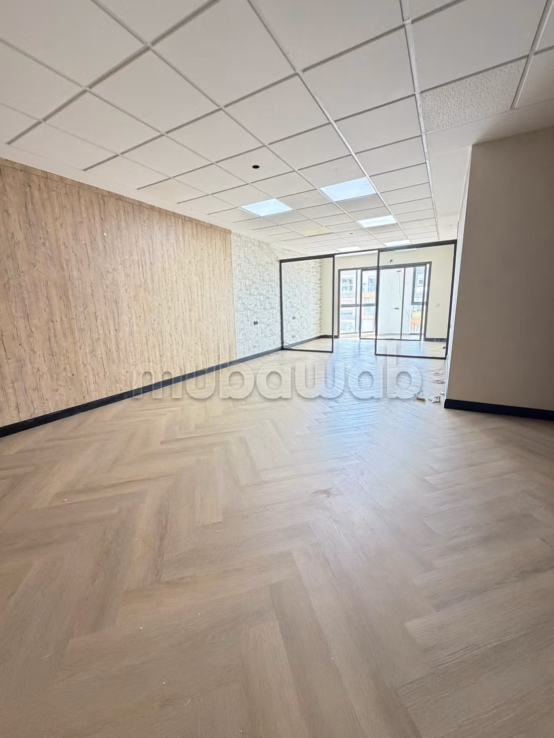 Ufficio in affitto a Californie. Superficie totale 60 m². Ascensore e posto auto