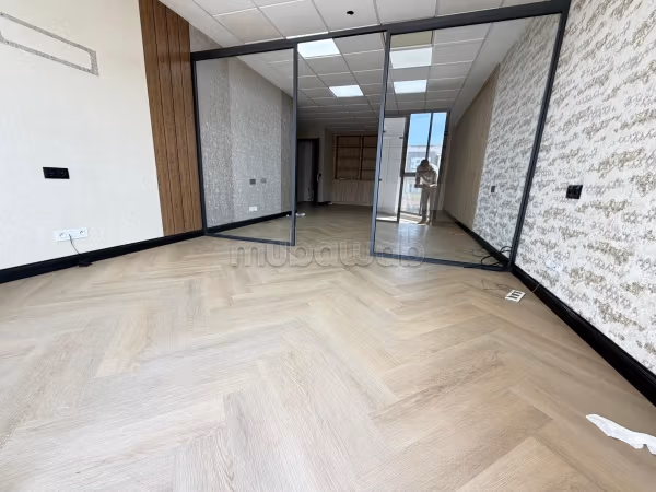 Ufficio in affitto a Californie. Superficie totale 60 m². Ascensore e posto auto