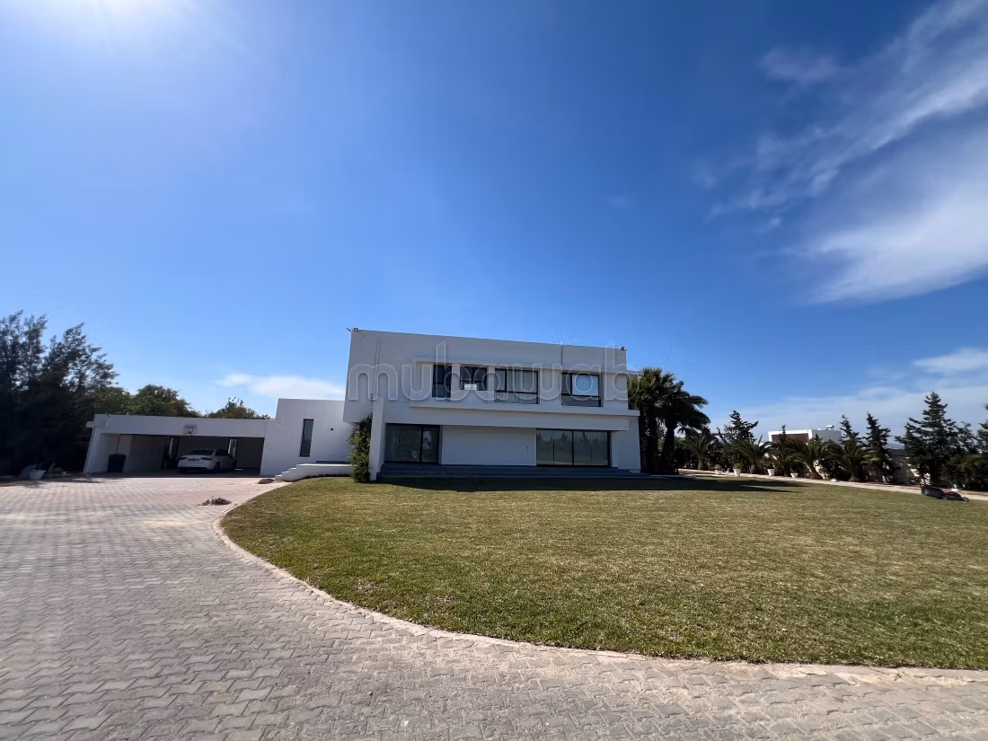 For Sale Exceptional Villa – Elegance & Prestige
