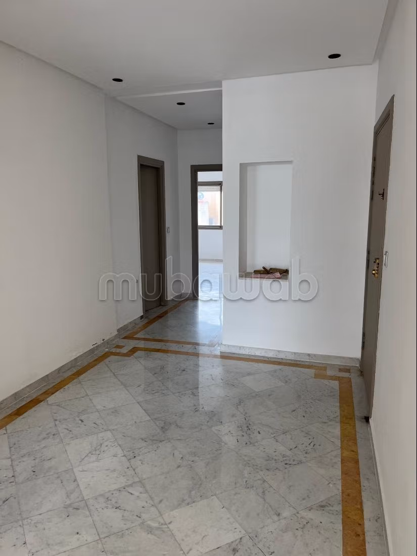 Se vende piso en Bourgogne Ouest. Superficie de 105 m². Terraza y ascensor