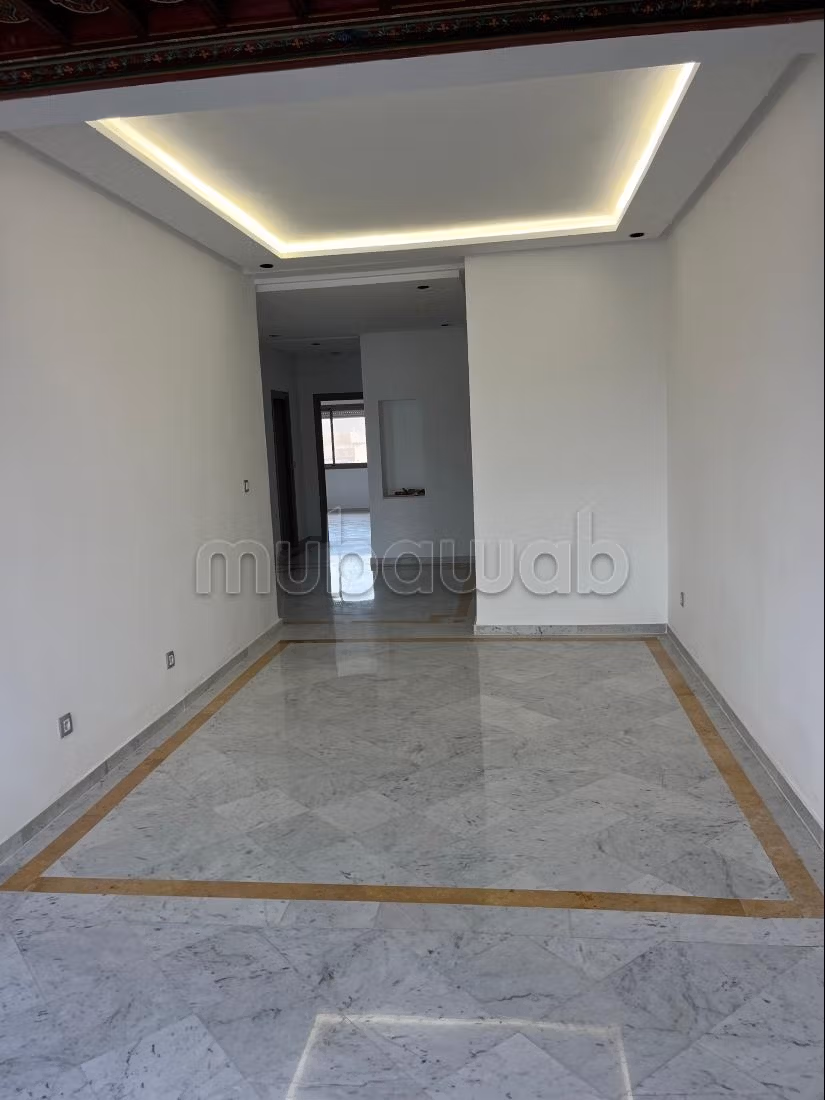 Se vende piso en Bourgogne Ouest. Superficie de 105 m². Terraza y ascensor
