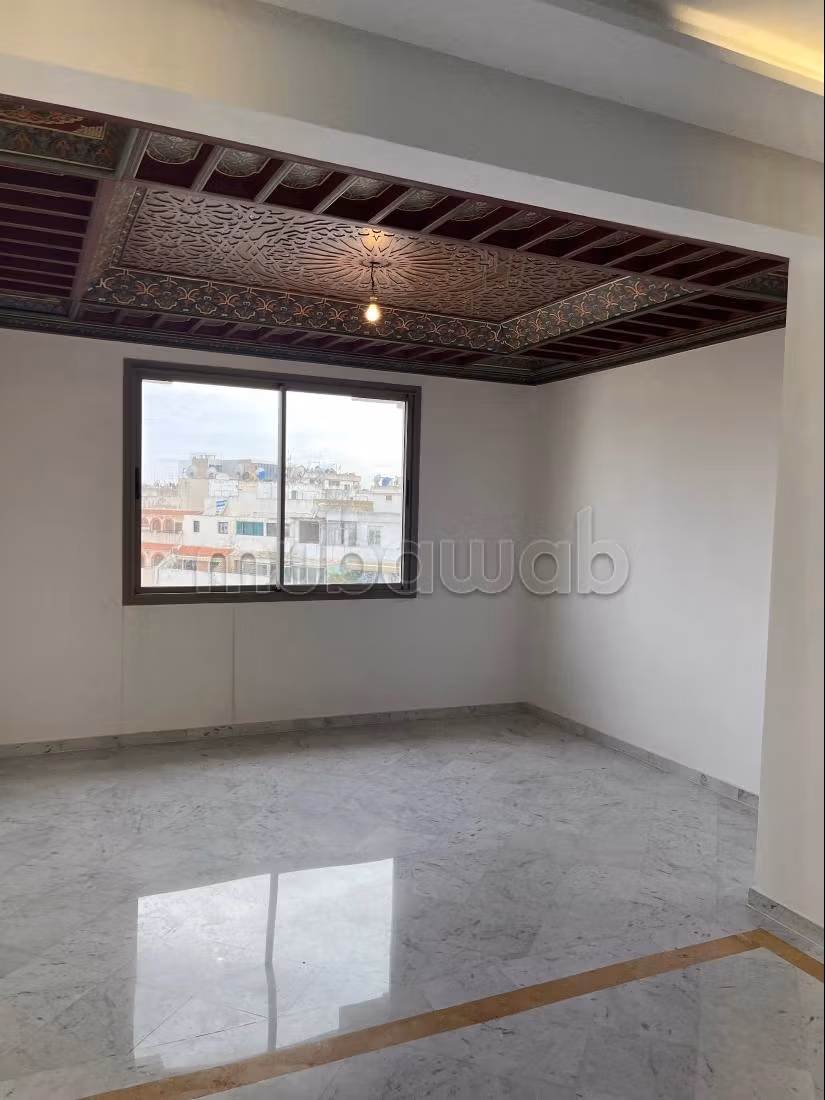 Se vende piso en Bourgogne Ouest. Superficie de 105 m². Terraza y ascensor