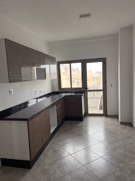 Vendita appartamento a Bourgogne Ouest. Superficie di 105 m². Ascensore e terrazzo