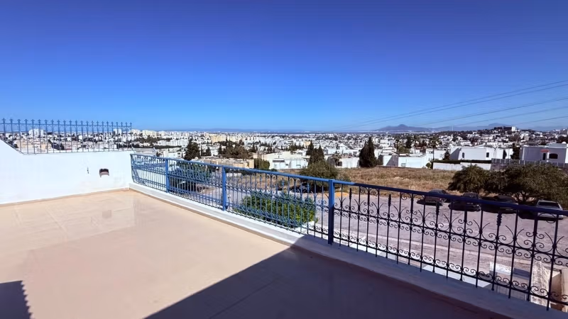 Piano di villa S3 di 110m² e terrazza di 60m² a Menzah 9