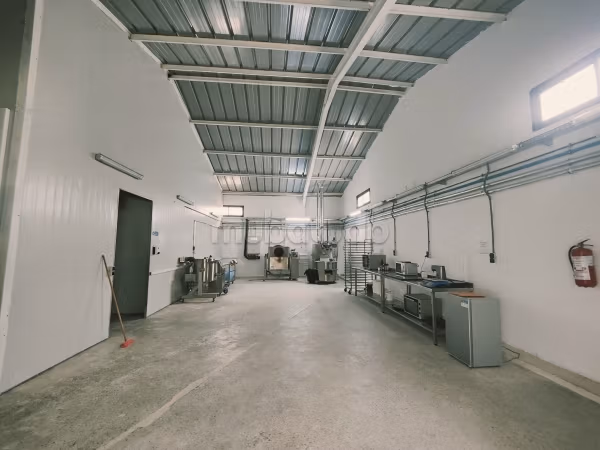 Factory for sale in Aïn Sebaâ. Area of 1400 m²
