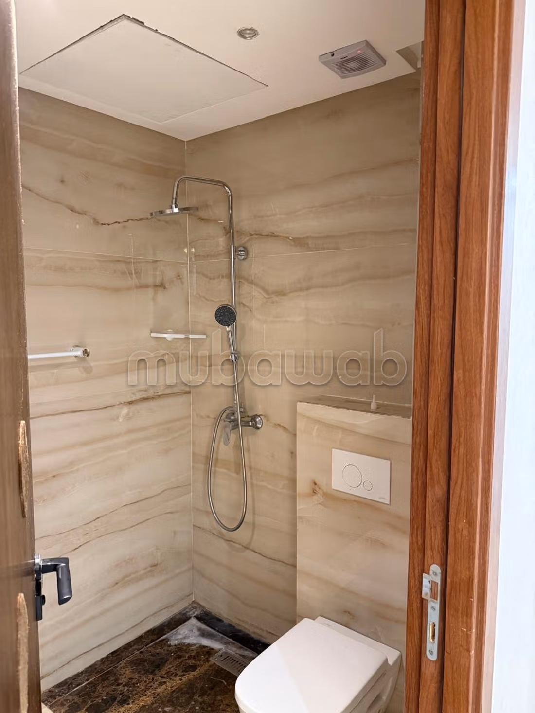 Louez cet appartement à Hivernage. 3 grandes pièces. Antenne parabolique, résidence sécurisée — 6