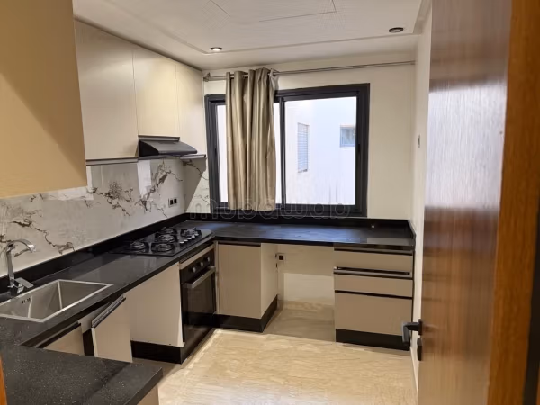 Apartment for rent in Hivernage. Large area 84 m². Satellite dish and Reinforced door