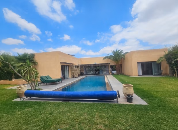 Magnifique villa à vendre à Route de l'Ourika. 4 chambres. Meublé