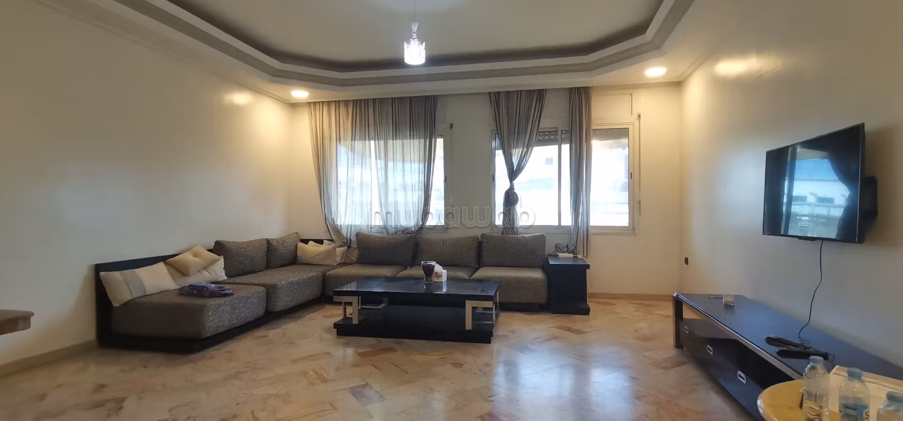 Appartement étage élevé avec balcon ensoleillé vue dégagée au Palmier