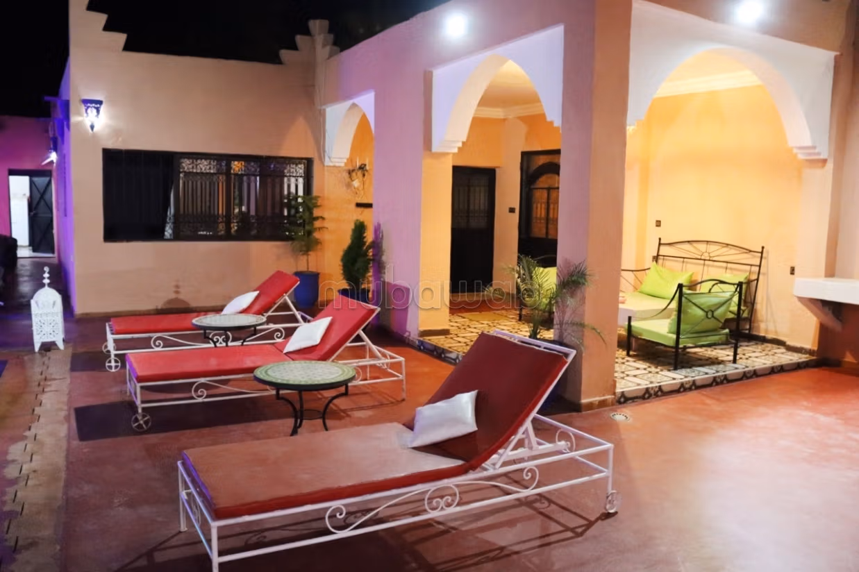 Location villa de luxe à Route de Ouarzazate. 
4 pièces confortables. 
Meublé