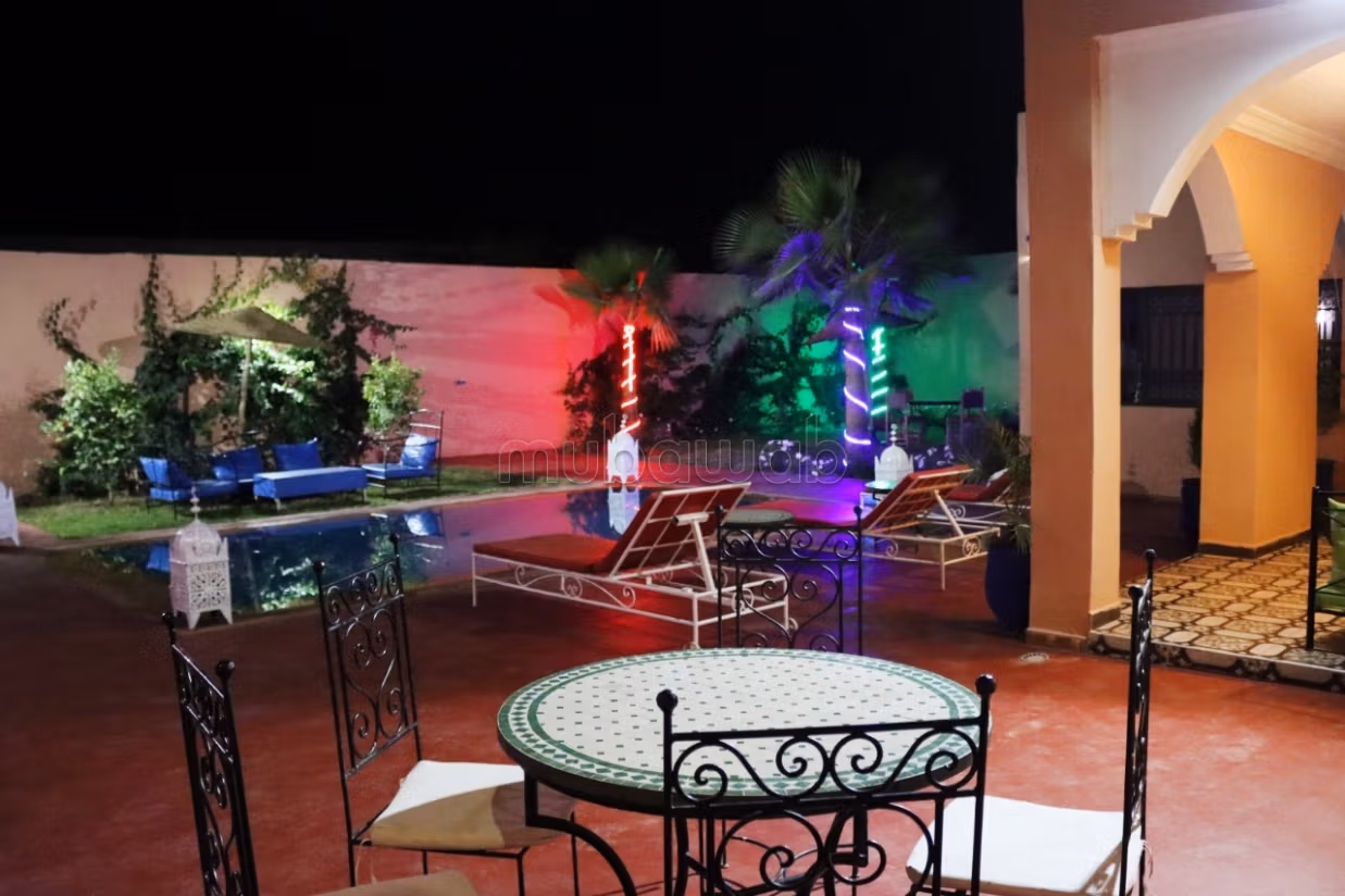 Location villa de luxe à Route de Ouarzazate. 
4 pièces confortables. 
Meublé