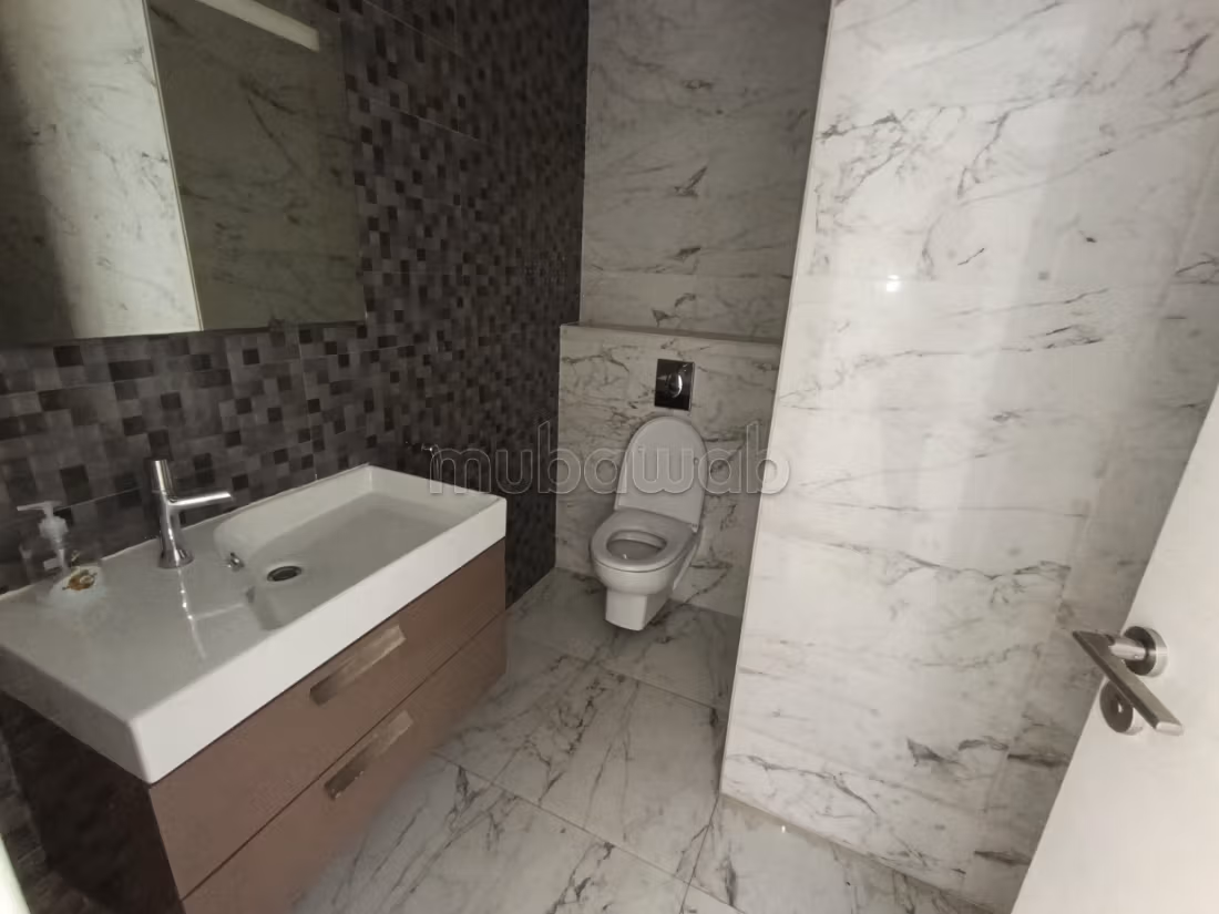 Bureau de 125 m² dont 50 m² de terrasse – Route d’el Jadida - Aktar