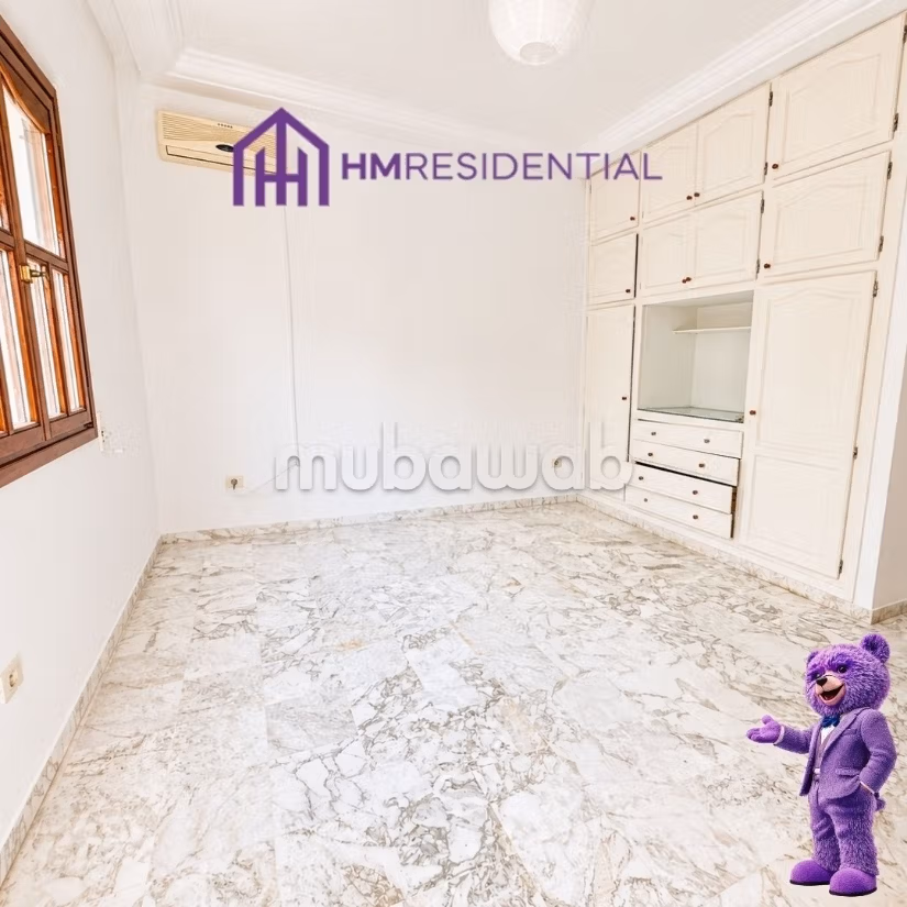 Charming single-storey villa with large garden
