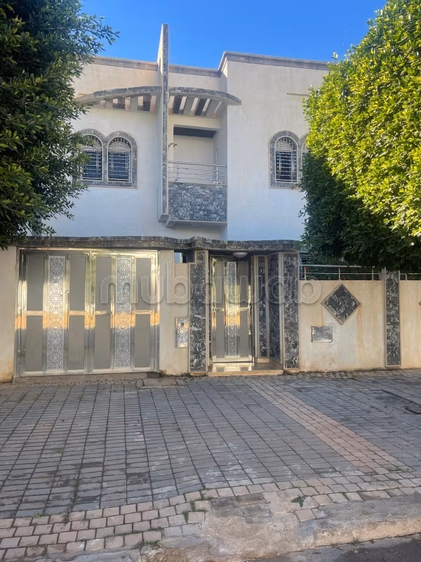 Maison de luxe meubléeà vendre à riad isly. 3 chambres agréables. Meublé